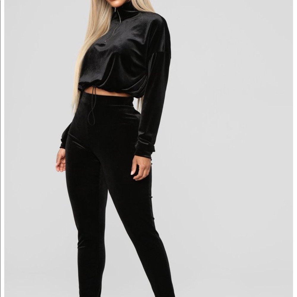 Hold Me Tight Velvet Lounge Set - Black